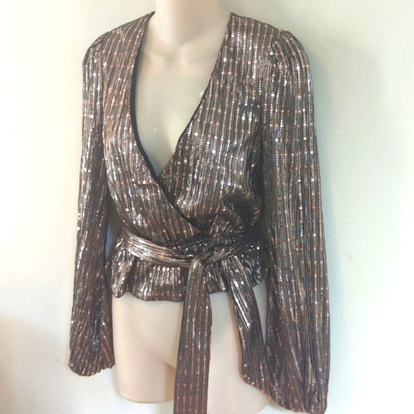 Lovers + Friends Goldie Metallic Sequin Tie Front Top S - Picture 5 of 15
